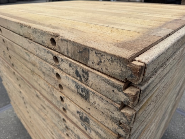 Steenschotten 140x110x4cm Hardhout GESCHUURD