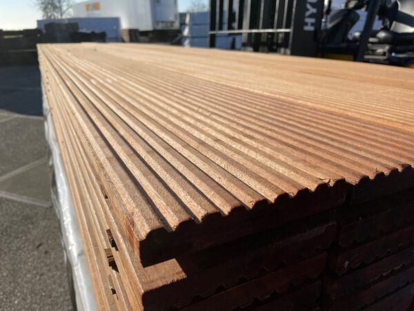 Kapur vlonderplanken 395x14,5x2,5cm met/zonder ribbel
