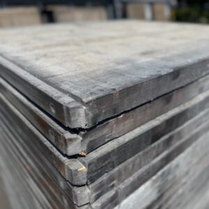 Steenschotten 140 x 115 x 5cm Lariks A-keus