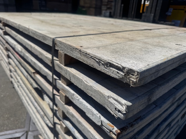 IMG_1301 Steenschotten 200 x 50 x 3cm Lariks - Afbeelding 1